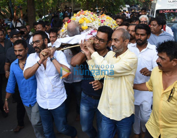 celebs snapped at ajay devgns house arriving to pay their condolence 122