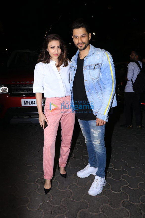 celebs snapped at the special screening of de de pyaar de 6