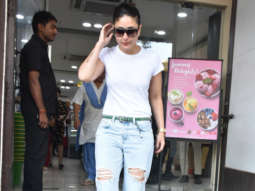 Kareena Kapoor Khan is seen flaunting tattoos and it makes us wonder if she is following her husband Saif Ali Khan’s footsteps!