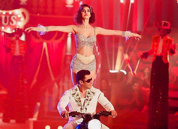 Disha Patani sizzles with Salman Khan in this new still from Bharat