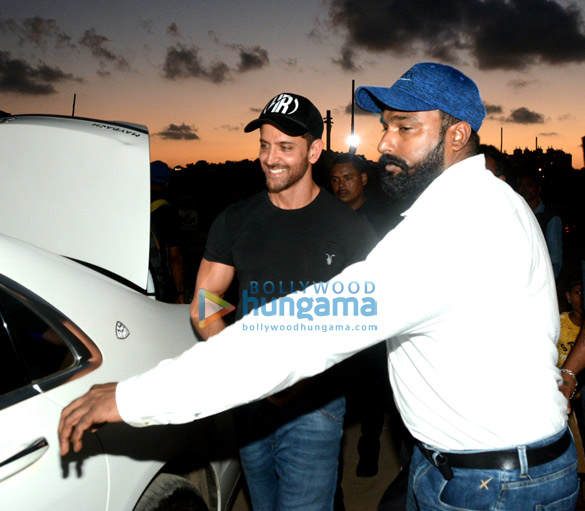 hrithik roshan snapped at the versova jetty 4