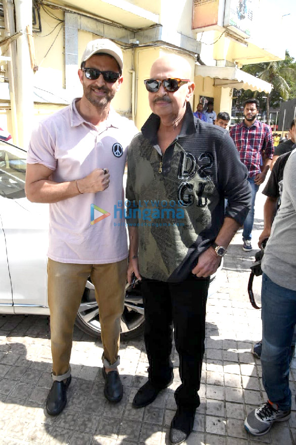 Hrithik Roshan snapped with family at PVR Juhu
