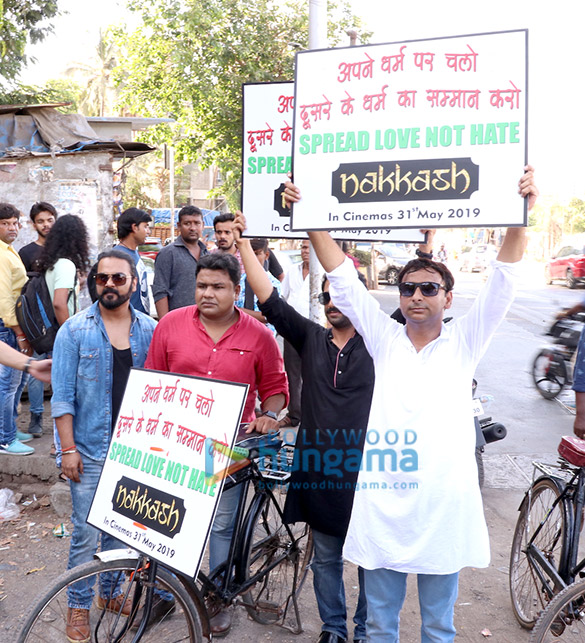 Photos: Inaamulhaq & Sharib Hashmi promote ‘Nakkash’ on cycle in Mumbai Photos: Inaamulhaq & Sharib Hashmi promote ‘Nakkash’ on cycle in Mumbai