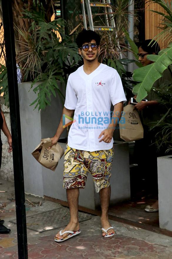 ishaan khatter spotted at kitchen garden in juhu 3