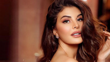 Jacqueline Fernandez does a handstand and it makes us wonder if she has any bones!