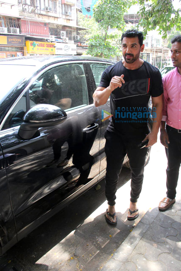 john abraham spotted at sequel in bandra 2