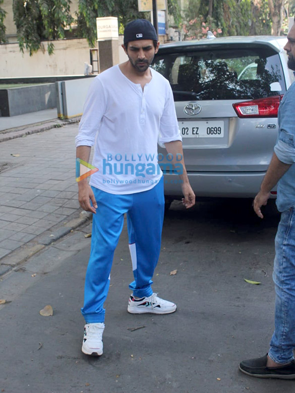 Photos: Kartik Aaryan at Vishesh Films office Photos: Kartik Aaryan at Vishesh Films office