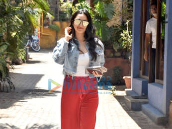 Kiara Advani snapped in Khar