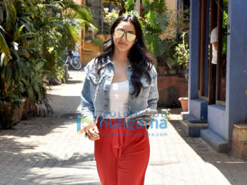 Kiara Advani snapped in Khar