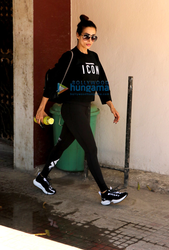 Malaika Arora and Sara Ali Khan snapped outside the gym Malaika Arora and Sara Ali Khan snapped outside the gym