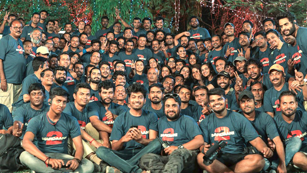 Mardaani 2 Rani Mukerji bonds with the crew after Rajasthan schedule wrap!