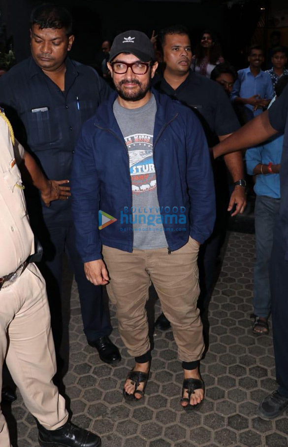 photos aamir khan and kiran rao snapped attending a play at prithvi theatre 6