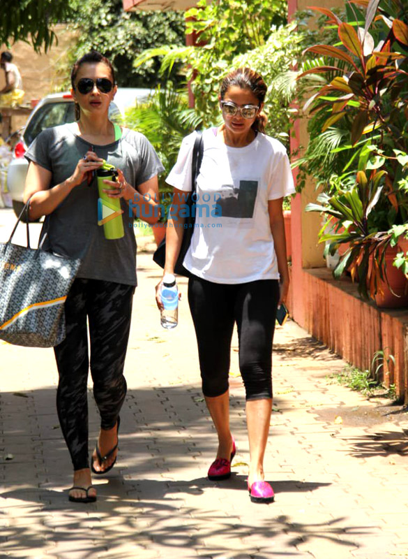 photos janhvi kapoor malaika arora and others snapped outside the gym 5