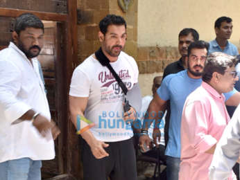 Photos: Rakesh Roshan, John Abraham and Vatsal Sheth at Ajay Devgn's house