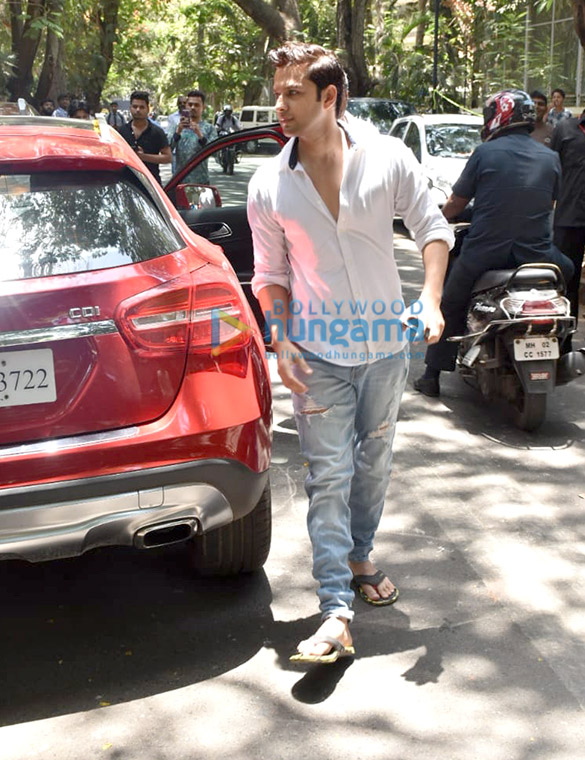 photos rakesh roshan john abraham and vatsal sheth at ajay devgns house 3