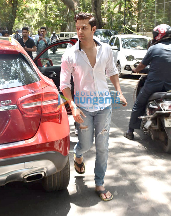 photos rakesh roshan john abraham and vatsal sheth at ajay devgns house 6