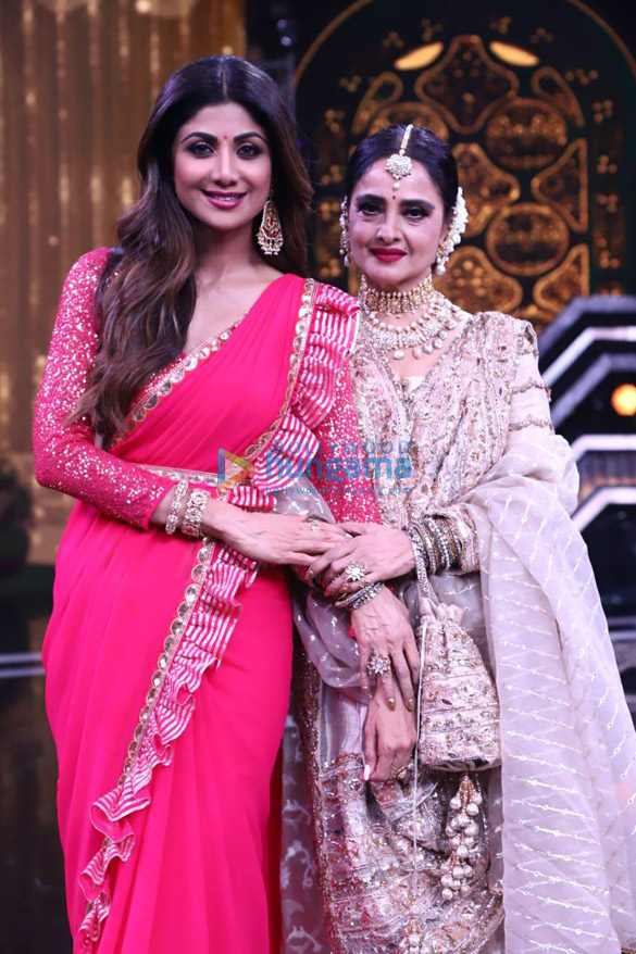 photos rekha snapped on the sets of super dancer chapter 3 6