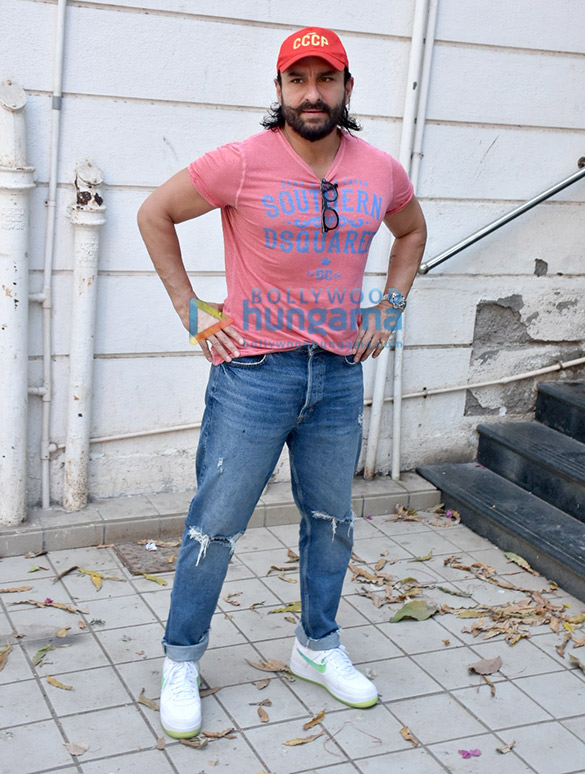 photos saif ali khan and kareena kapoor khan snapped at rujuta diwekars clinic 3