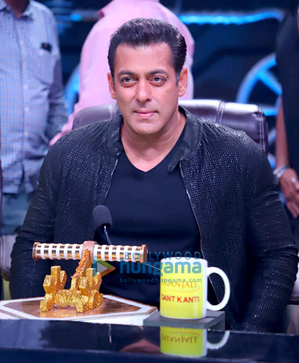 photos salman khan and katrina kaif snapped promoting bharat on the sets of super dancer chapter 3 8