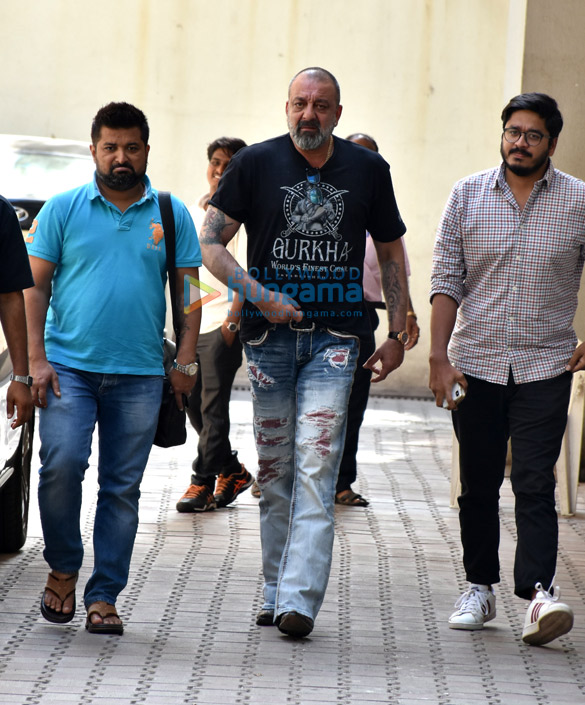 photos sanjay dutt spotted at vishesh films office 2 2