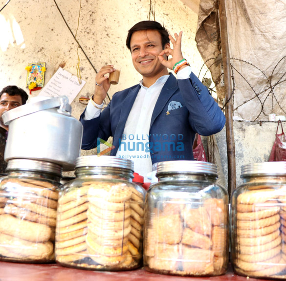 Photos: Vivek Oberoi snapped at a tea stall during PM Narendra Modi promotions Photos: Vivek Oberoi snapped at a tea stall during PM Narendra Modi promotions