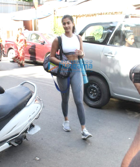 pooja hegde spotted in bandra 2