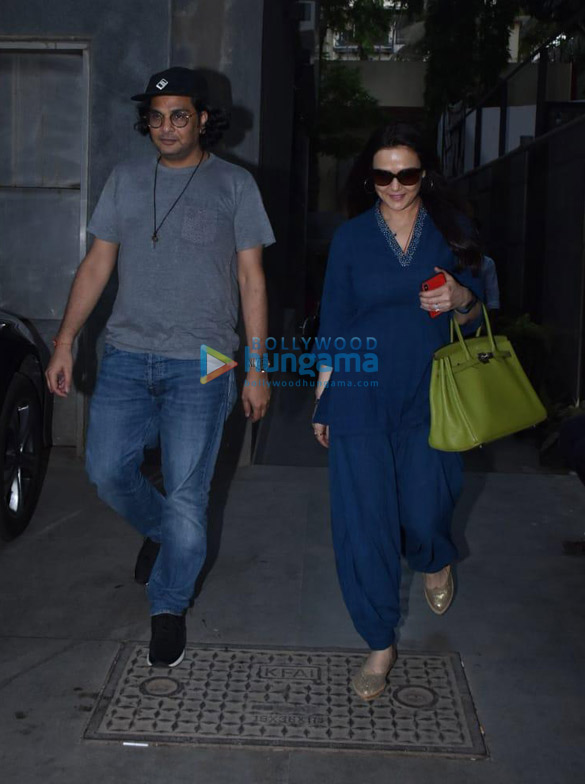 preity zinta snapped at mukesh chhabras office in juhu 2