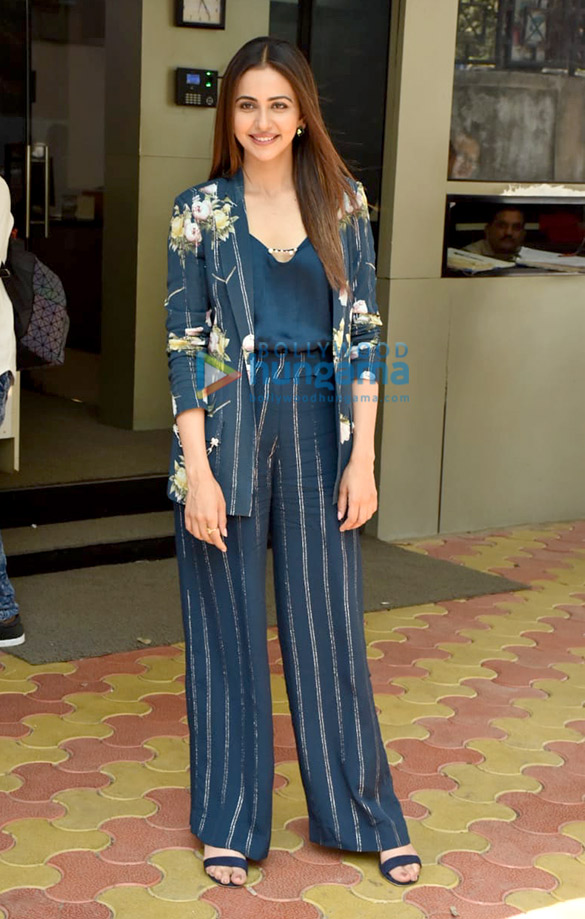 rakul preet singh snapped at zee etc office in andheri 2
