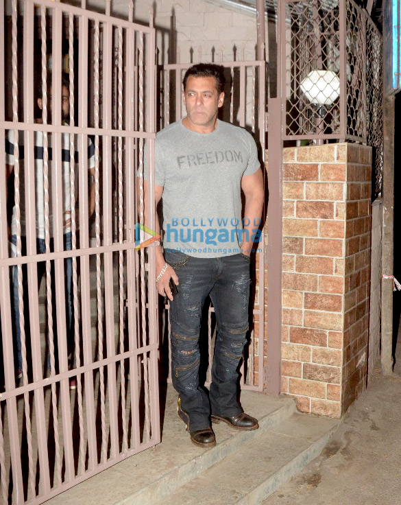 salman khan spotted at a recording studio in bandra 3 2