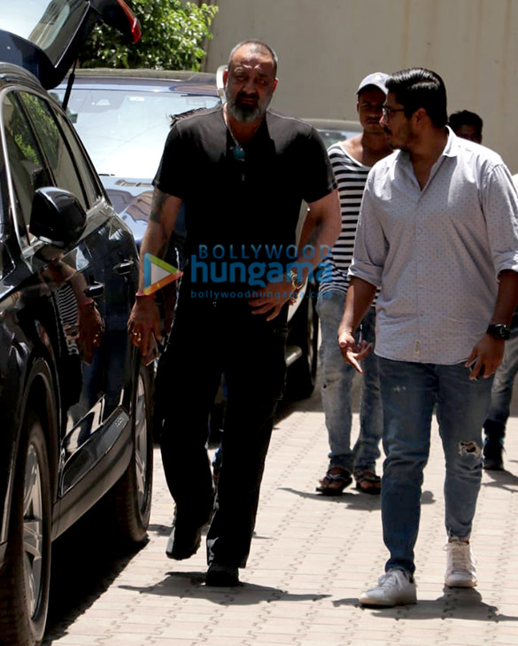 sanjay dutt spotted at vishesh films office 2 2