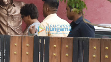 Photos: Shah Rukh Khan spotted in Andheri