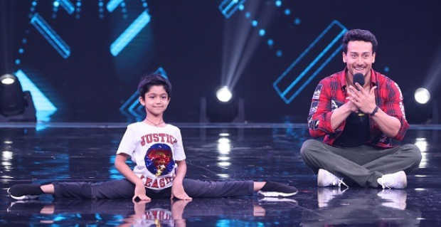 Shilpa Shetty’s son Viaan Raj Kundra does cartwheel with his idol Tiger ...