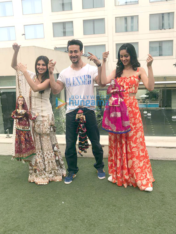 tiger shroff ananya pandey and tara sutaria snapped at the patrika gate during promotions of student of the year 2 in jaipur2 1