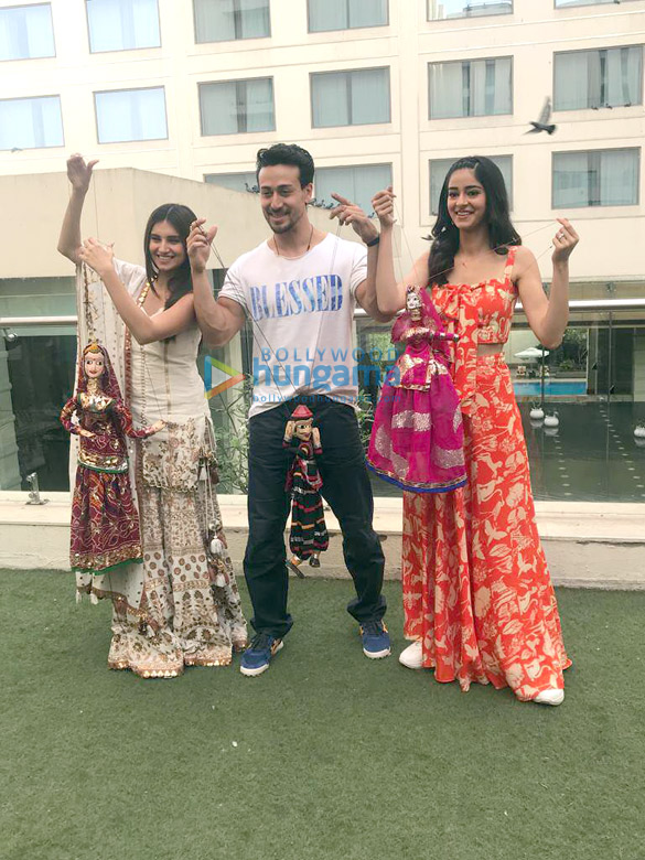 tiger shroff ananya pandey and tara sutaria snapped at the patrika gate during promotions of student of the year 2 in jaipur2 3