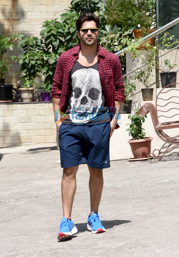 varun dhawan spotted at a dance class 5