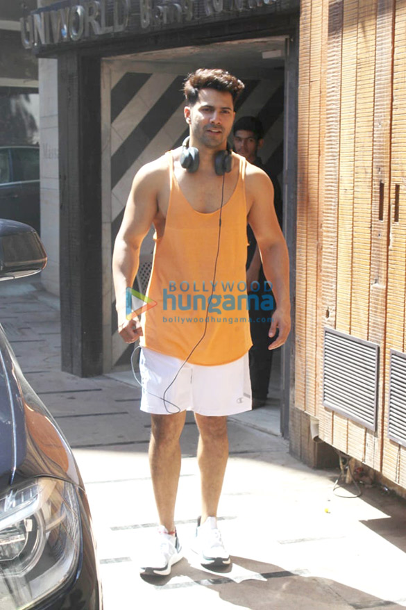 Varun Dhawan spotted at the gym in Juhu Varun Dhawan spotted at the gym in Juhu