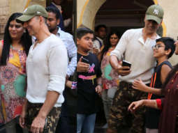 WATCH: Akshay Kumar Sweet Gesture towards Fan at Bayroute cafe in Juhu