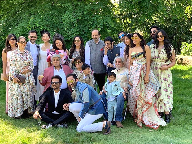 Woah! Sonam Kapoor shares this ‘picture-perfect’ family portrait of the Kapoors from a dreamy summer wedding in London Woah! Sonam Kapoor shares this ‘picture-perfect’ family portrait of the Kapoors from a dreamy summer wedding in London