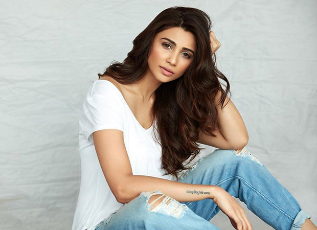 Daisy Shah to join her fans during the nail-biting match between India and New Zealand