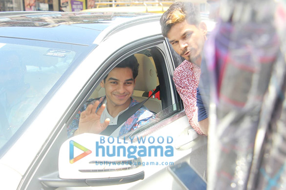 Photos: Ishaan Khatter snapped at a signal in Bandra Photos: Ishaan Khatter snapped at a signal in Bandra
