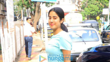 Photos: Janhvi Kapoor snapped in Andheri