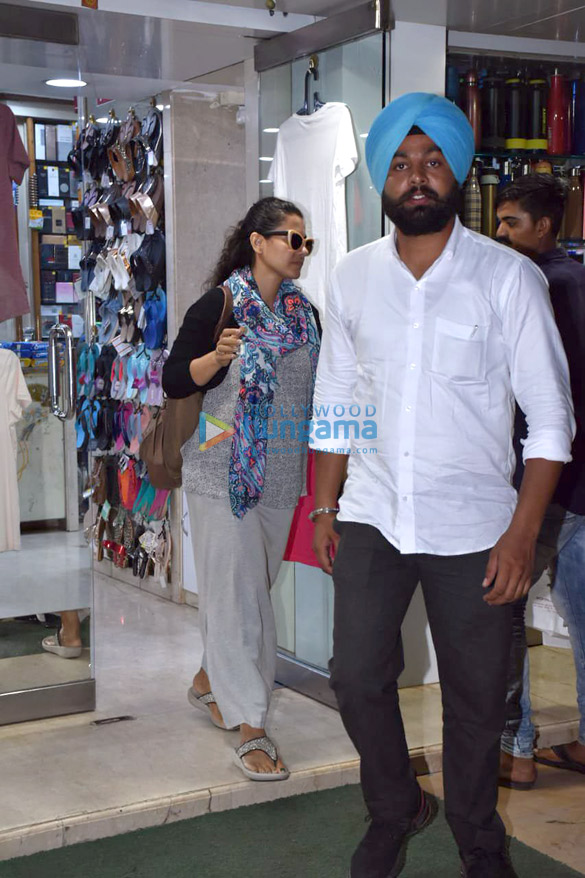 kajol snapped at a store in juhu 5