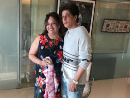 PHOTOS: Shah Rukh Khan invites his fan on her 50th birthday at Mannat