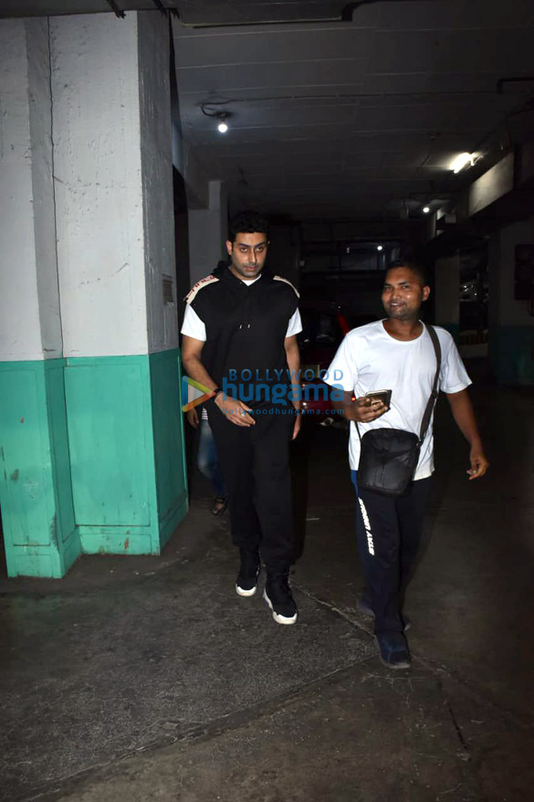 photos abhishek bachchan aishwarya rai bachchan and aaradhya bachchan spotted at juhu pvr 1