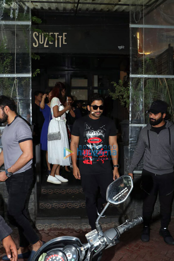 photos allu arjun spotted at suzette in bandra 1