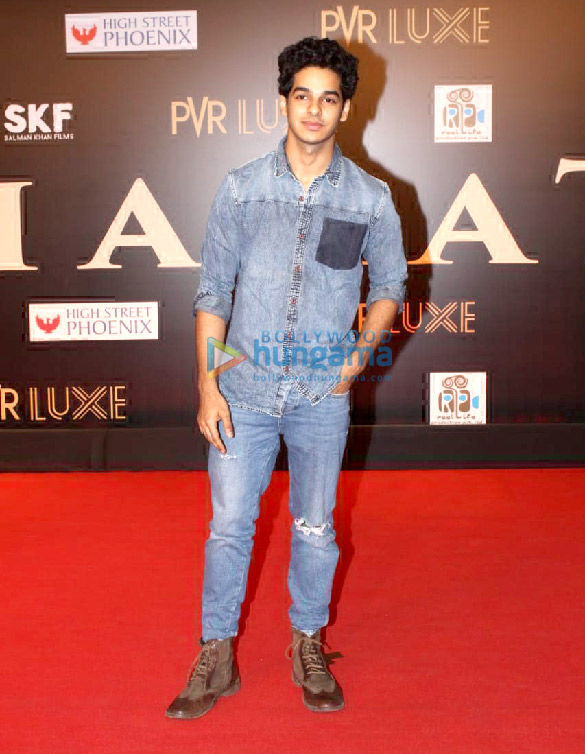photos celebs grace the premiere of bharat in mumbai 32