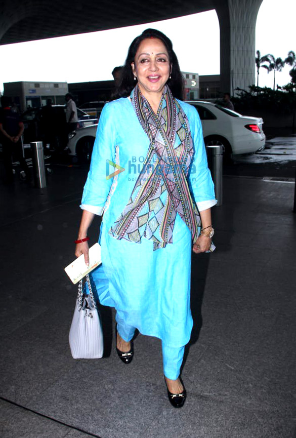 photos deepika padukone ananya panday shraddha kapoor and others snapped at the airport 2
