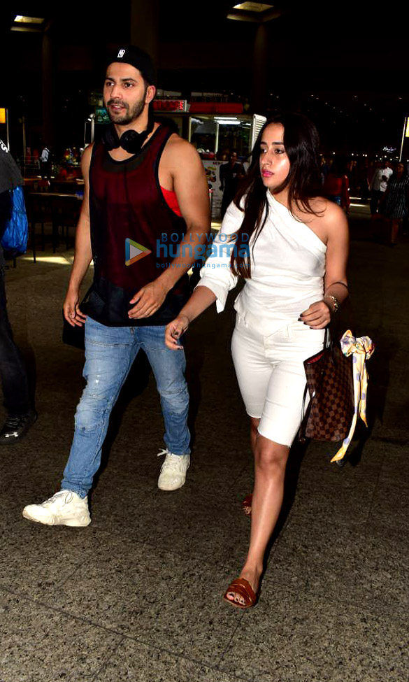 photos deepika padukone janhvi kapoor and varun dhawan snapped at the airport 3