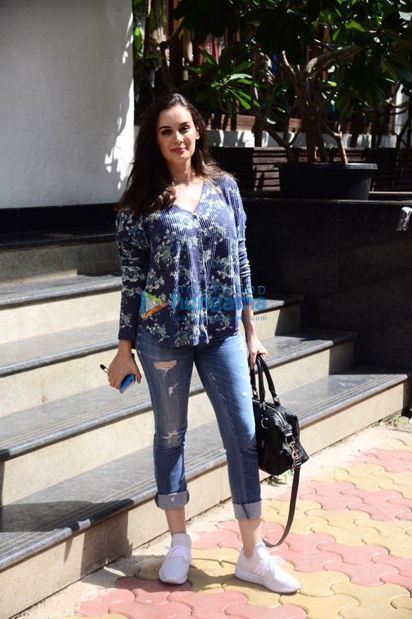 Photos: Evelyn Sharma snapped at a dubbing studio in Khar