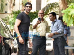 Photos: Kartik Aaryan snapped post a meeting at Aanand L Rai’s office